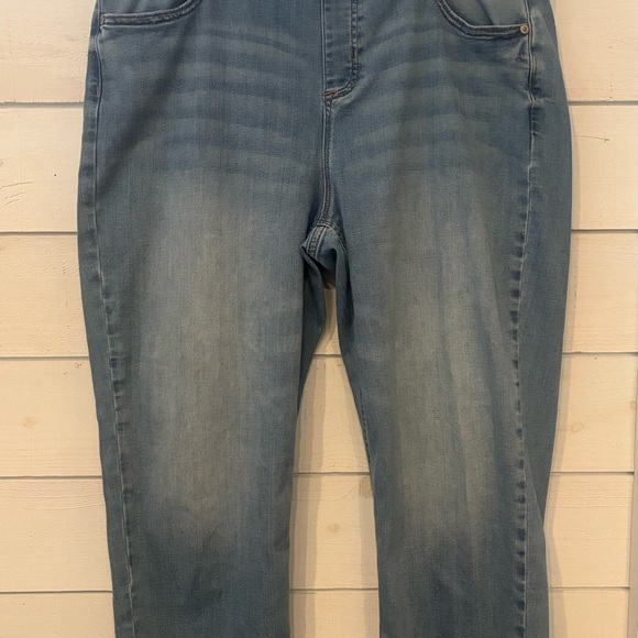 J JILL High Rise Straight Leg Pull On Crop Jeans Light Wash
Stretch Size 14 - Picture 2 of 9